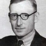 Tom Flowers. Porträtt. Han har glasögon.